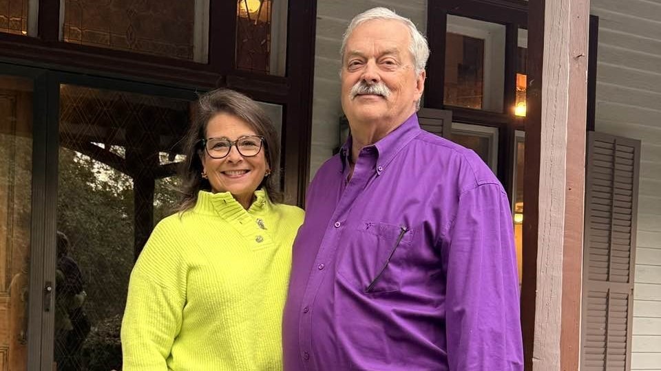 miki-and-hud-heaton-at-montebrier-wedding-venue-brierfield-alabama